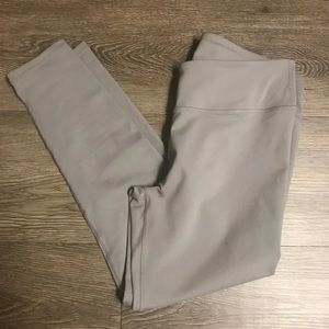 ❌ SOLD - Fabletics Capri leggings, Size M